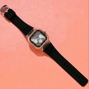 Square quartz watch with silicone band